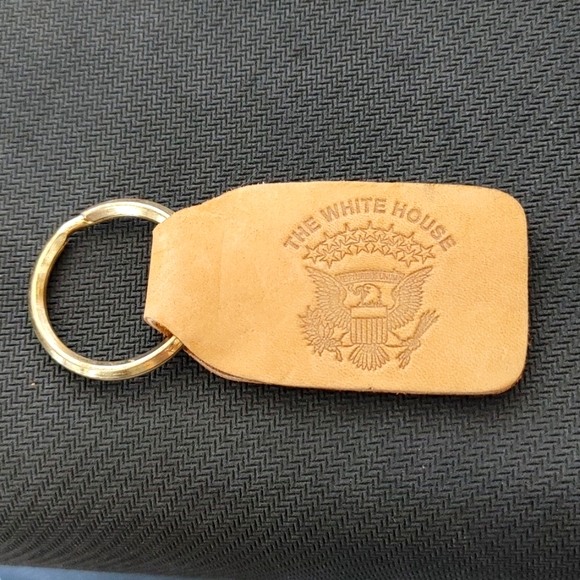 The White House stamped key chains - Picture 1 of 3